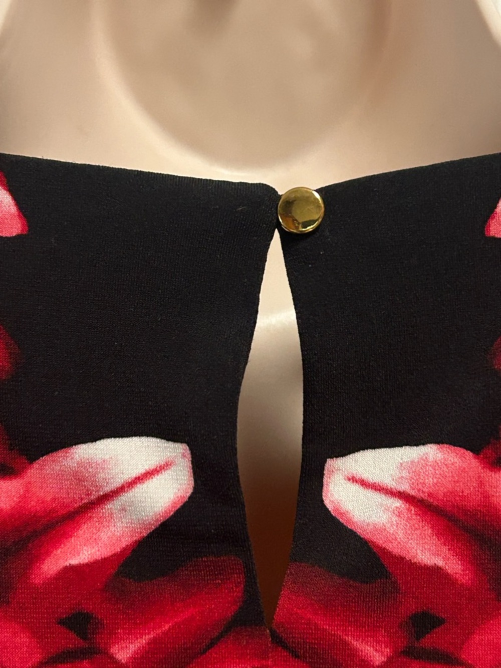 Calvin Klein Black Blouse with Bold Red Floral Print Pleats Tropical Sleeveless - Picture 4 of 10